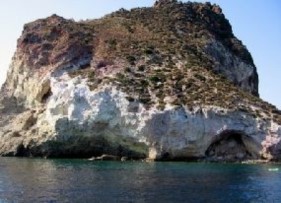 Brucia anche la Sicilia... mentre il ministro Prestigiacomo si rinfresca a Panarea