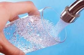 L'acqua del rubinetto: più buona, piu controllata e più economica